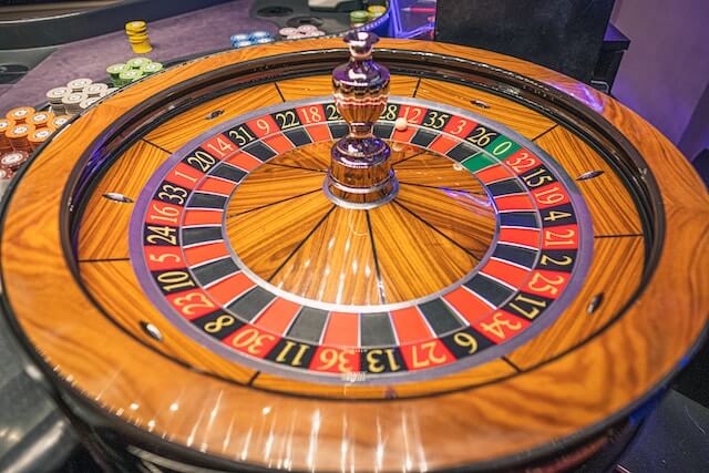 Understanding What is Low Bet in Roulette Strategy